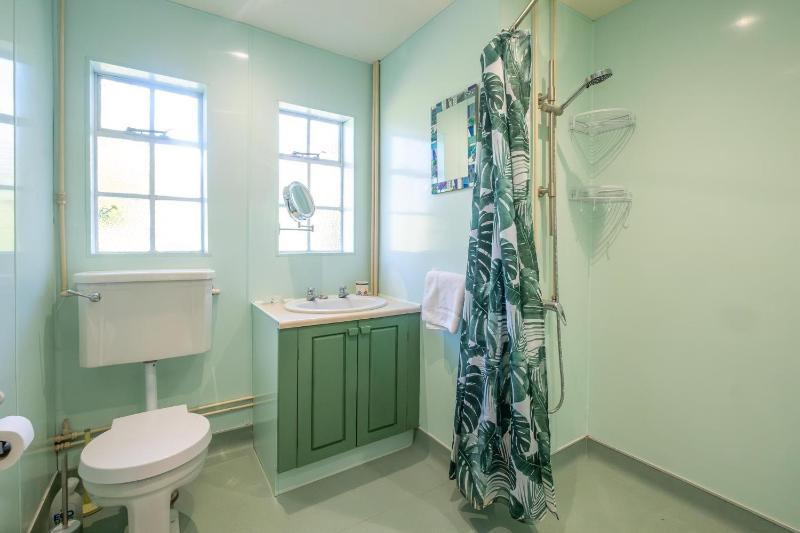 18 Linden Road - sleeps 5 - Less than a mile from the Aldeburgh Beach and a Vibrant High Street - image 8