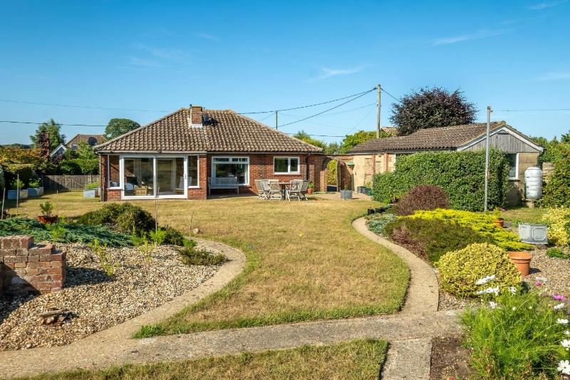 18 Linden Road - sleeps 5 - Less than a mile from the Aldeburgh Beach and a Vibrant High Street - image 23