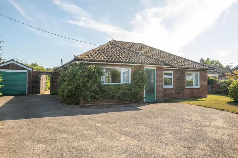 18 Linden Road - sleeps 5 - Less than a mile from the Aldeburgh Beach and a Vibrant High Street - image 3