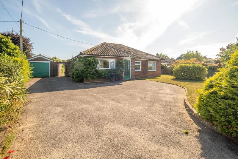 18 Linden Road - sleeps 5 - Less than a mile from the Aldeburgh Beach and a Vibrant High Street - image 14
