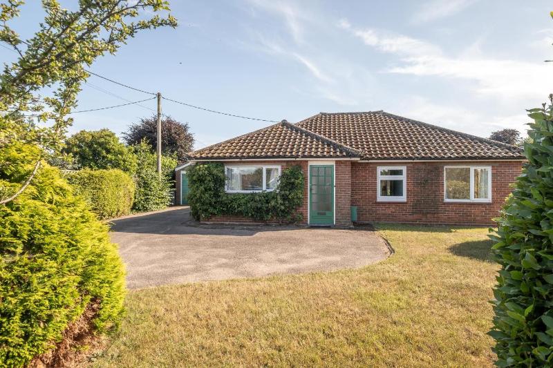 18 Linden Road - sleeps 5 - Less than a mile from the Aldeburgh Beach and a Vibrant High Street - image 9
