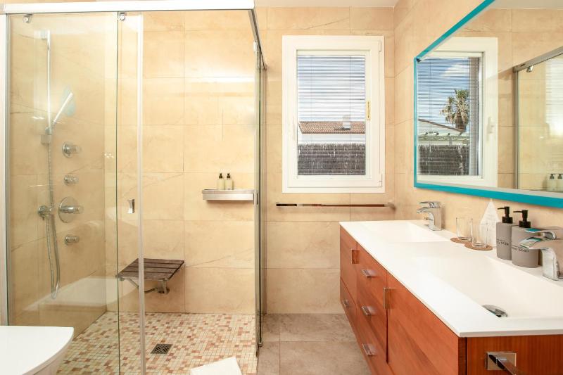 Four-Bedroom Villa image 3
