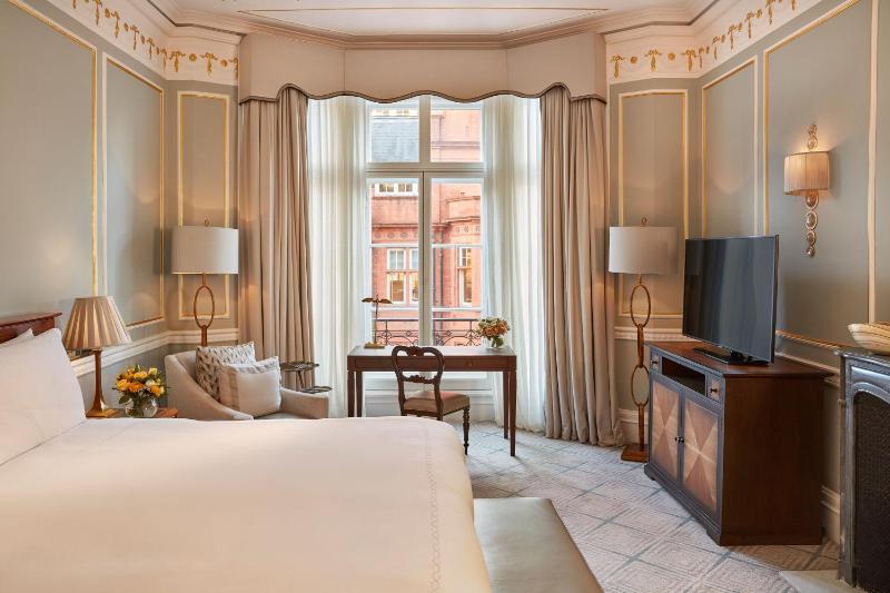 Claridge’s Room image 1