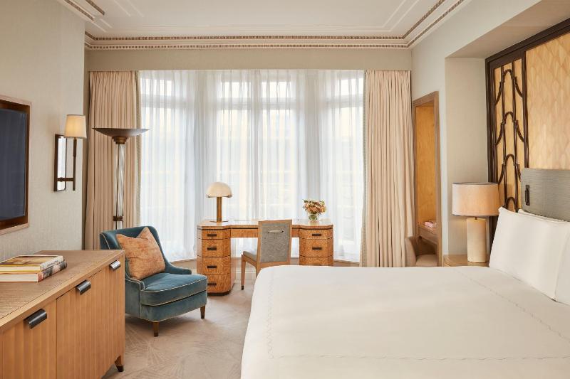 Claridge’s Room image 4