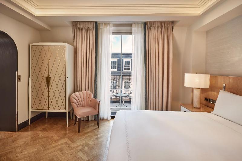 Mayfair Balcony Room image 4