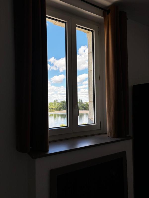 Superior Family Room with Loire View image 3