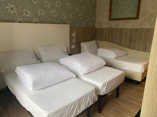 Triple Room image 2