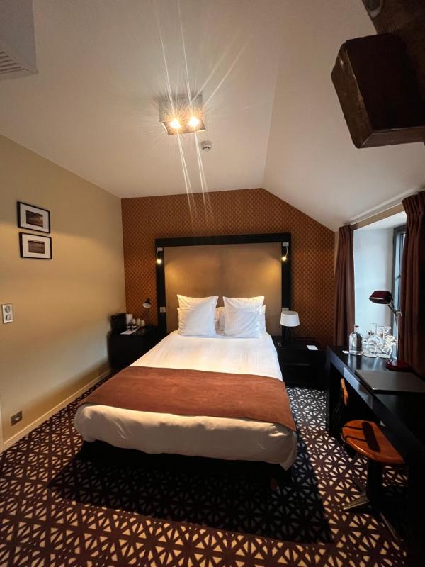 Small Double Room image 3