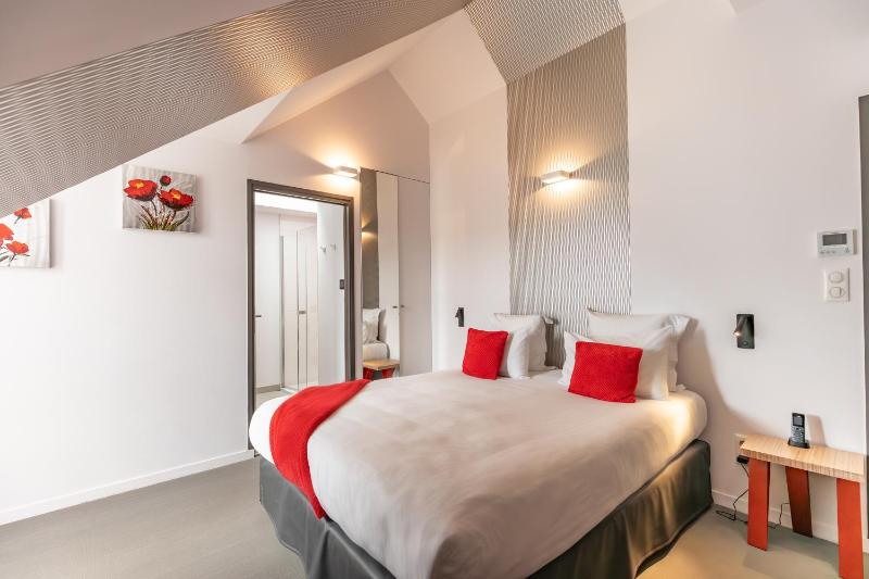 Double Room image 3