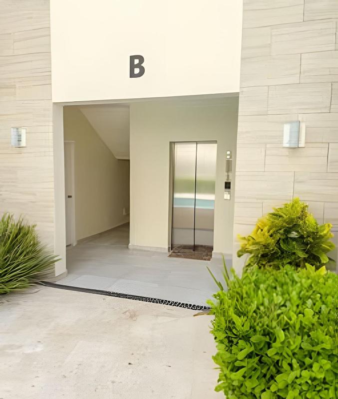Private condominium with pool near the beach - image 8