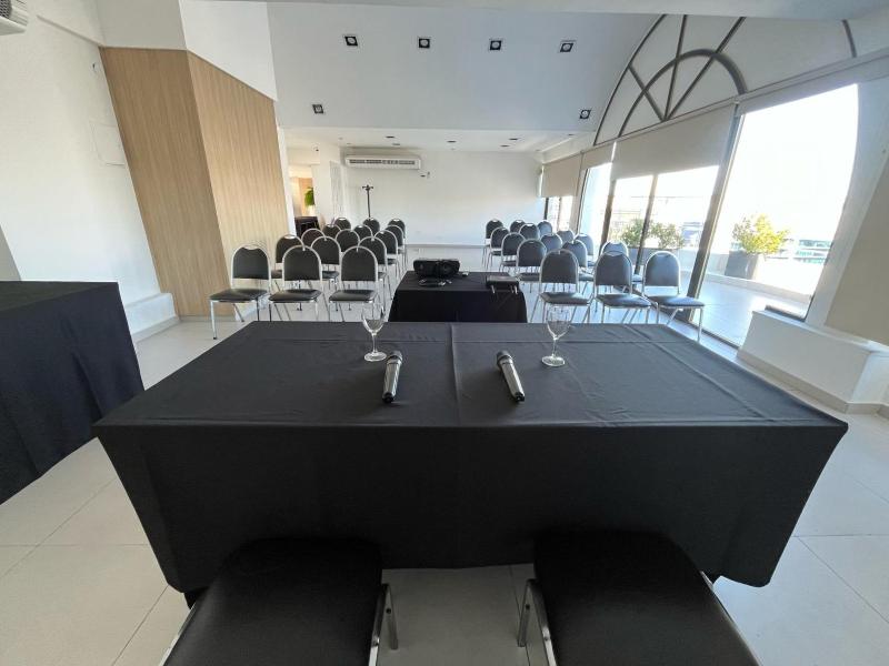 Urquiza Apart Hotel & Suites - image 3