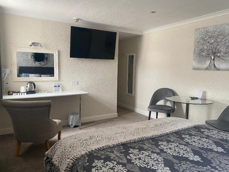 Deluxe King Room image 3