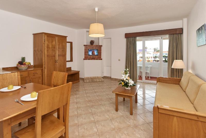 One-Bedroom Apartment image 3