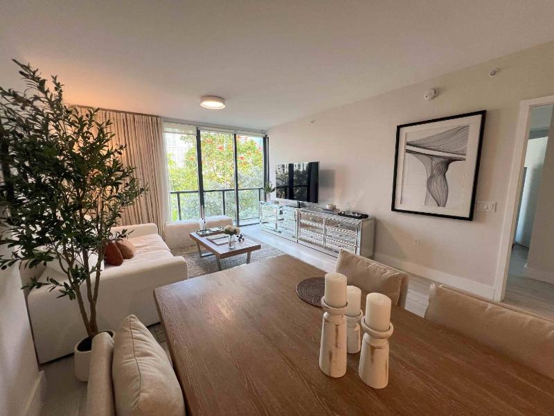 Designer Living in Brickell - image 14