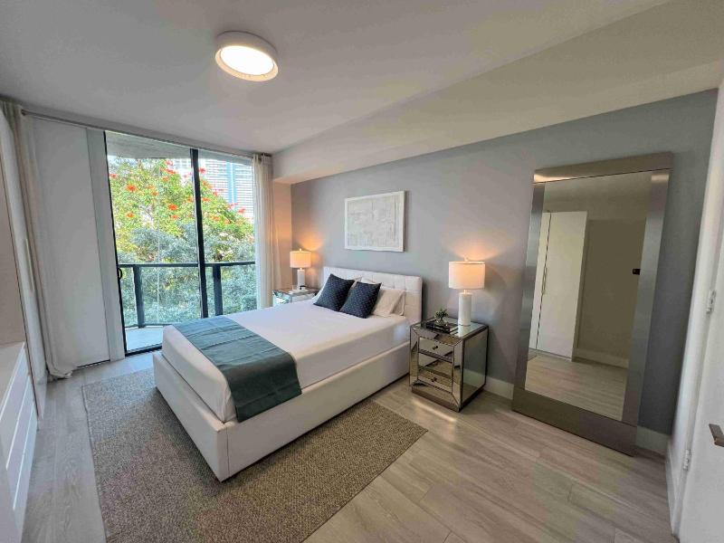 Designer Living in Brickell - image 8