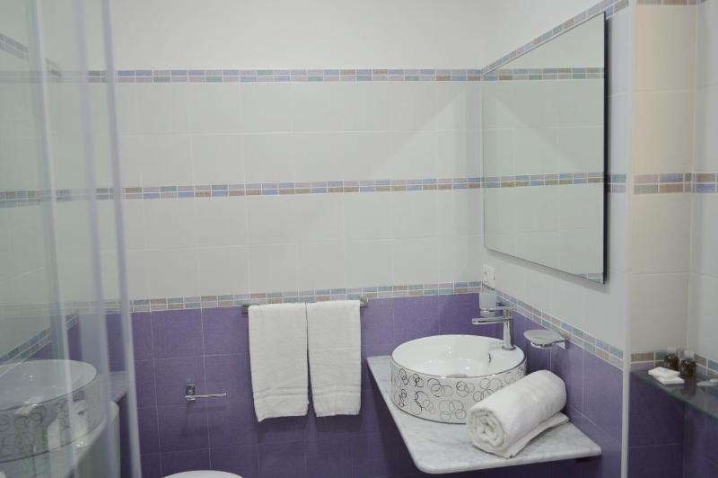 Luxury Triple Room image 2