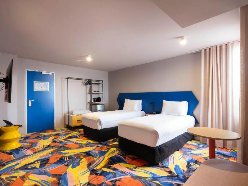 Adge Twin Room image 3