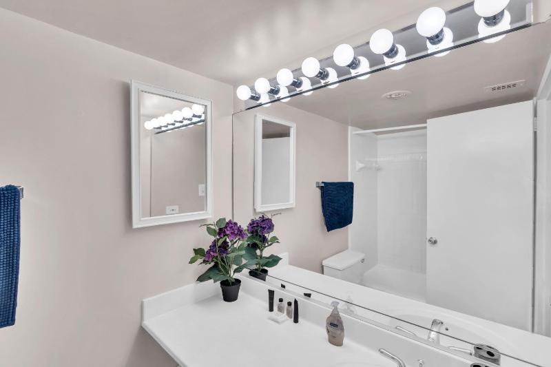 Sunset Boulevard Apartments - image 12