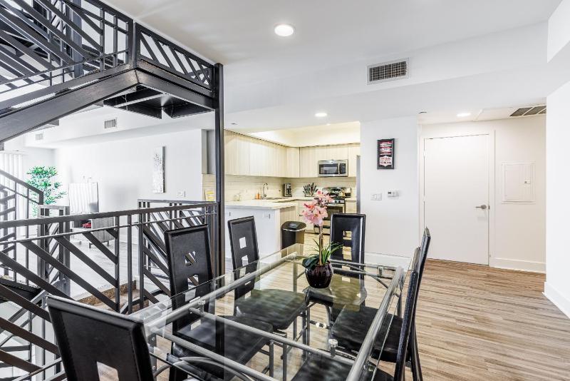 Sunset Boulevard Apartments - image 10