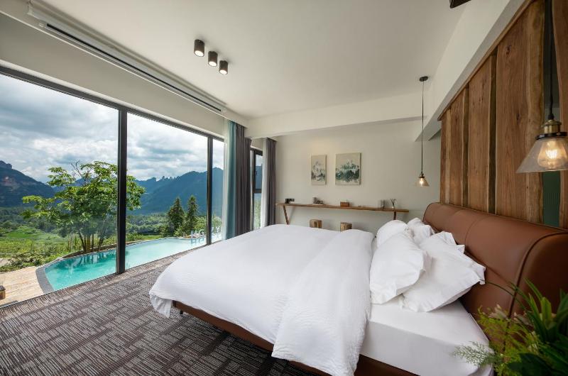 Zhangjiajie Flowers ValleyWatching Sunrise Cloud Sea enjoying an infinity pool free Chinese and Western breakfast and free shuttle service to the entrance of the National Forest Park - image 30