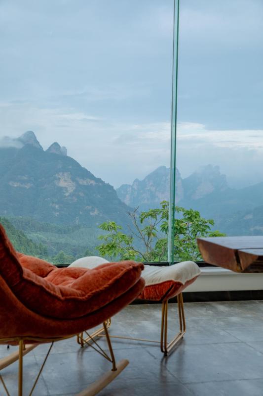Zhangjiajie Flowers ValleyWatching Sunrise Cloud Sea enjoying an infinity pool free Chinese and Western breakfast and free shuttle service to the entrance of the National Forest Park - image 12