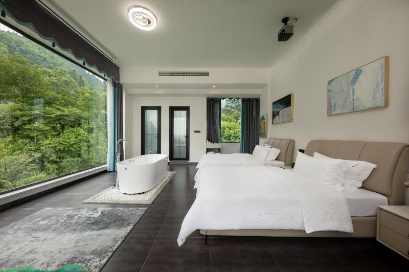 Zhangjiajie Flowers ValleyWatching Sunrise Cloud Sea enjoying an infinity pool free Chinese and Western breakfast and free shuttle service to the entrance of the National Forest Park - image 50