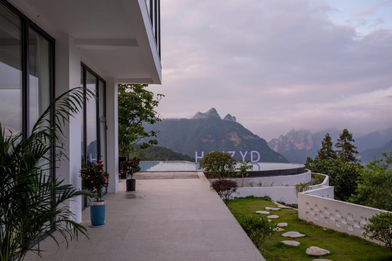 Zhangjiajie Flowers ValleyWatching Sunrise Cloud Sea enjoying an infinity pool free Chinese and Western breakfast and free shuttle service to the entrance of the National Forest Park - image 6
