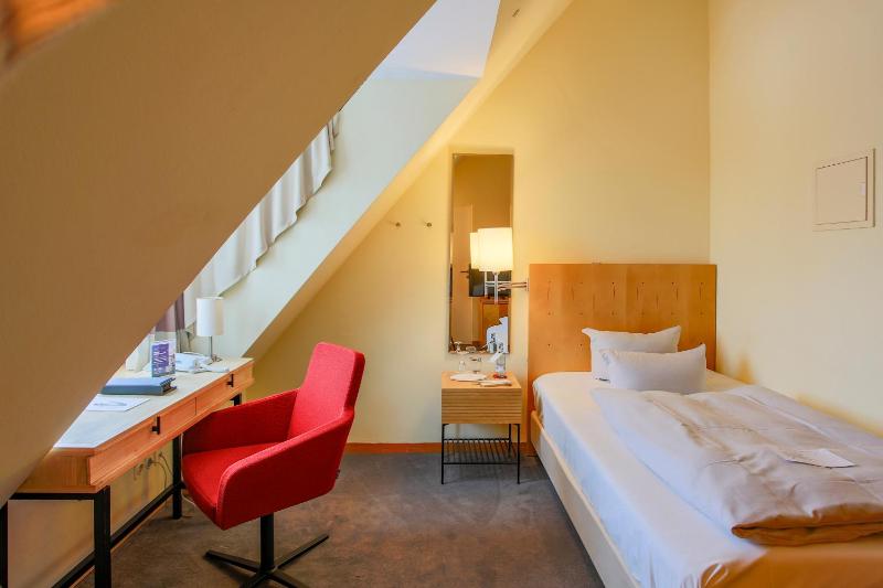 Single Room image 4
