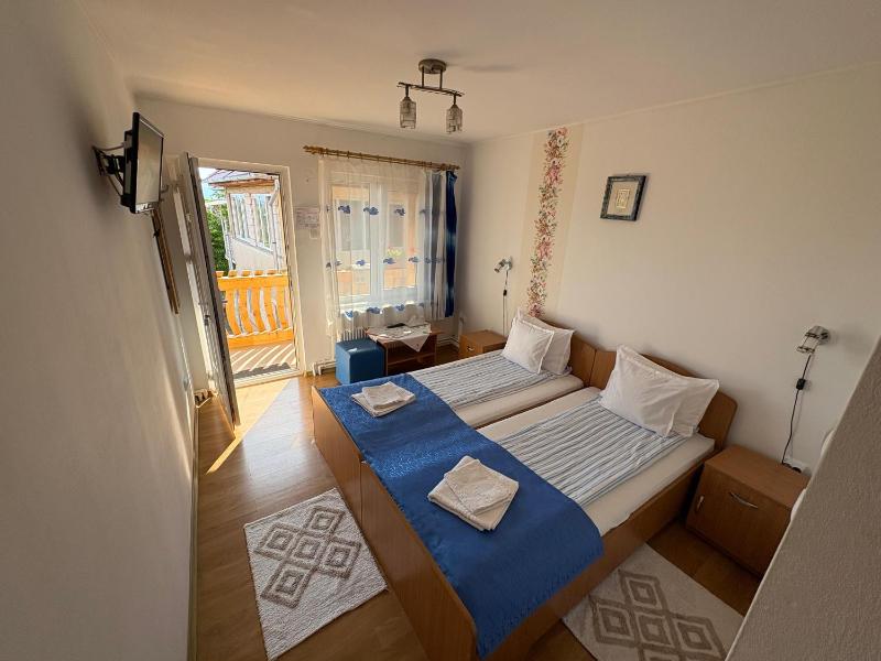 Twin Room image 2