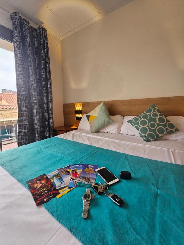 Deluxe Double Room with Bath image 2