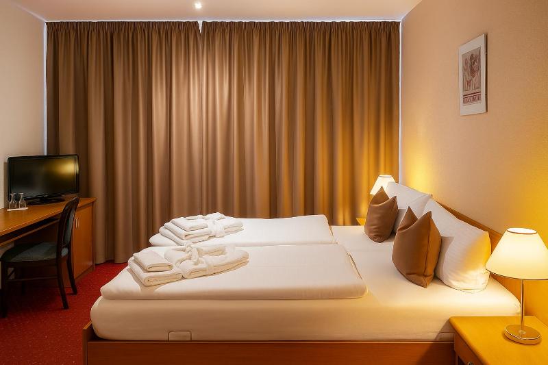 Superior Double Room image 3