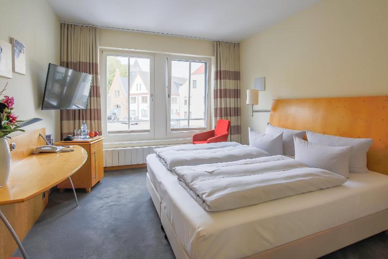 Double Room image 3