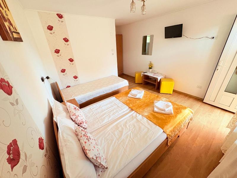 Triple Room with Private Bathroom image 2