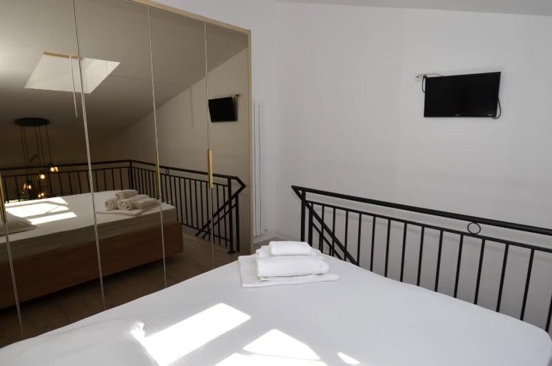 Daren Apartment - image 12
