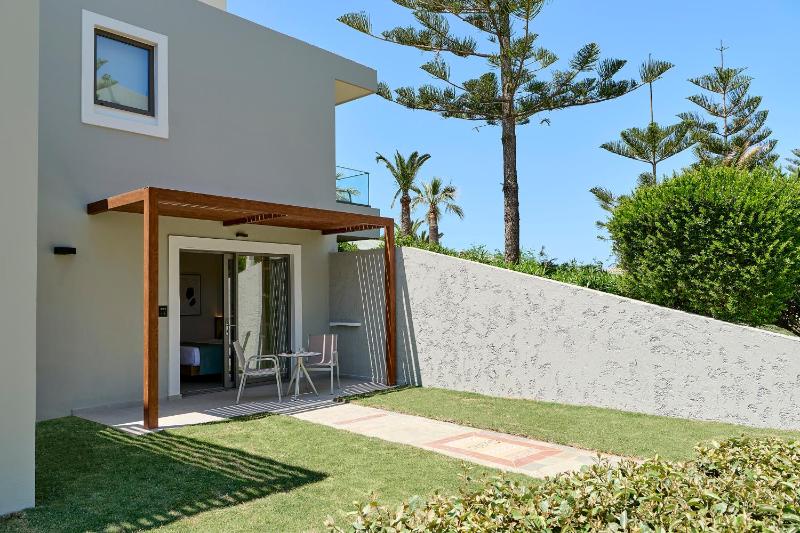 Bungalow with Garden View  image 1