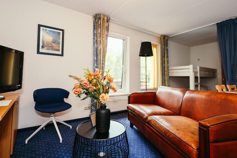 Family Room (2 Adults + 2 Children) image 3