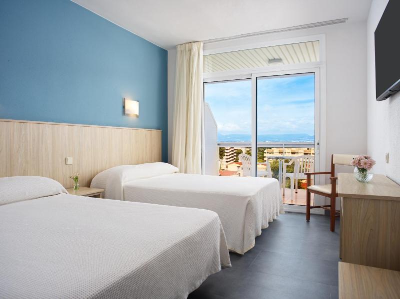 Standard room 4* (2 adults + 2 children) image 1