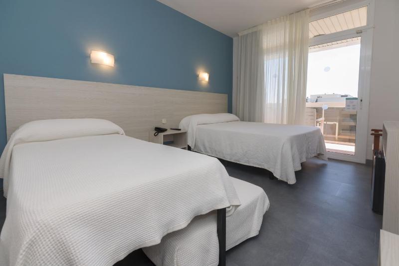Standard room 4* (3 adults) image 3
