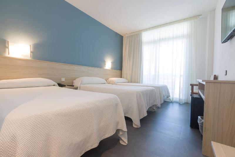 Standard room 4* (3 adults) image 1