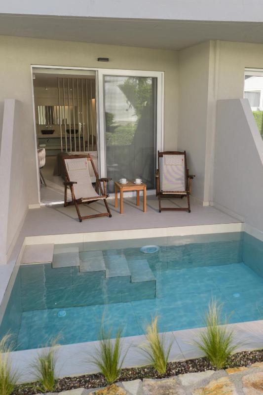 Junior Suite with Private Pool image 2