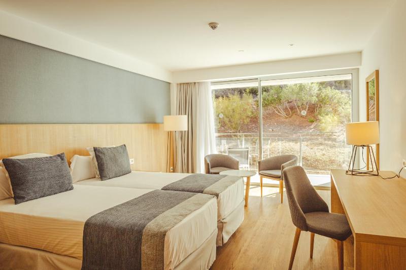 Double Room with Balcony image 1