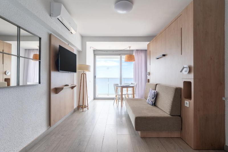 Studio with Sea View image 3