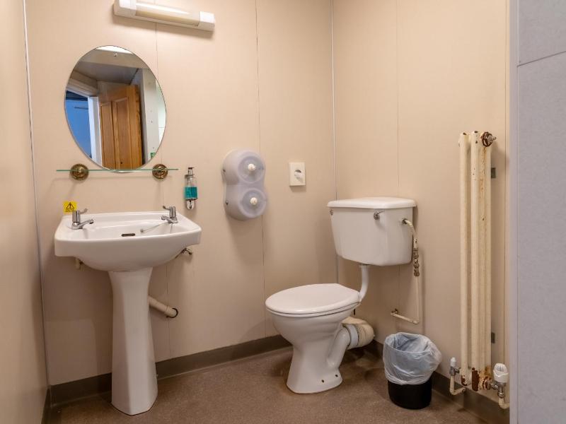 Twin Room with Shared Bathroom image 3