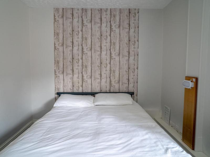 Double Room with Shared Bathroom image 3