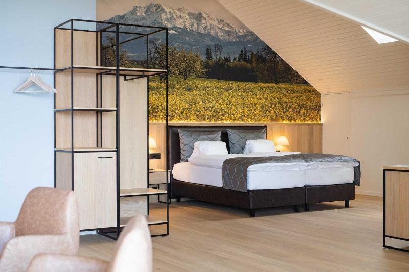 Suite with Balcony image 3