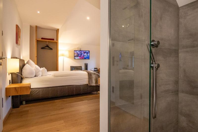 Superior Double Room image 3
