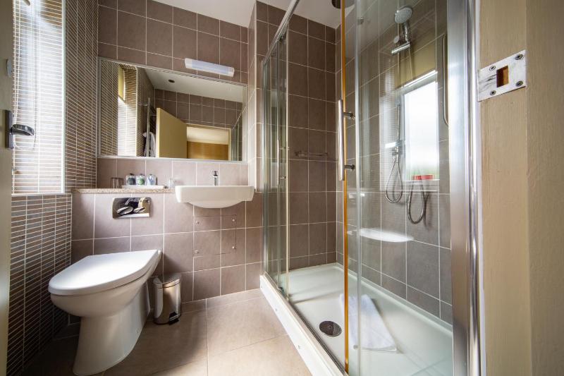 Classic Double or Twin Room image 4