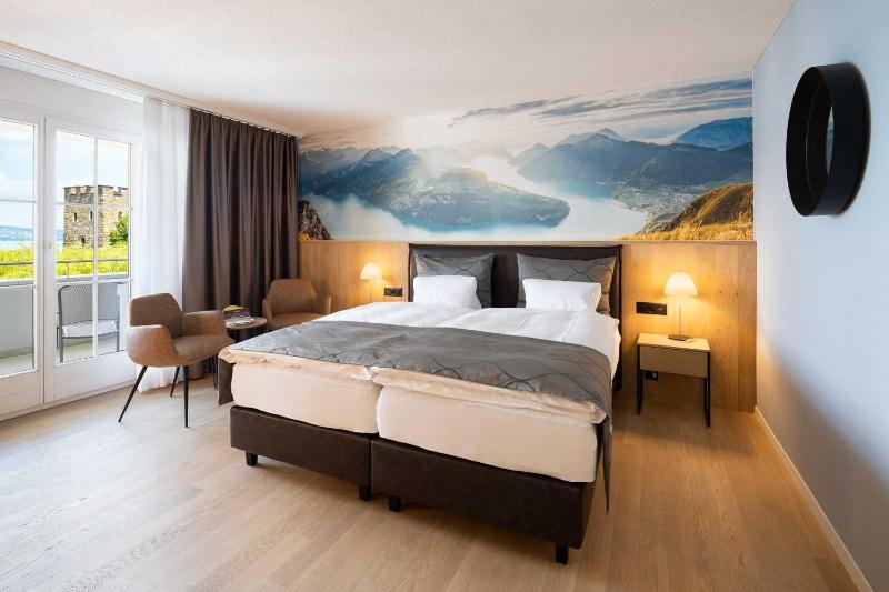 Single Room with Lake View image 1