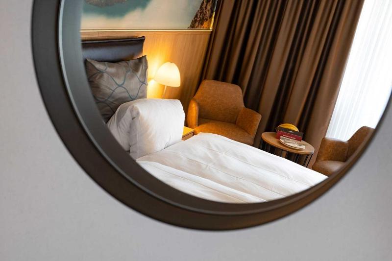 Single Room with Lake View image 4