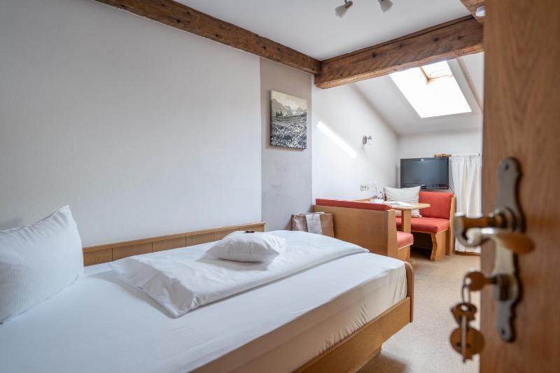 Standard Single Room image 3